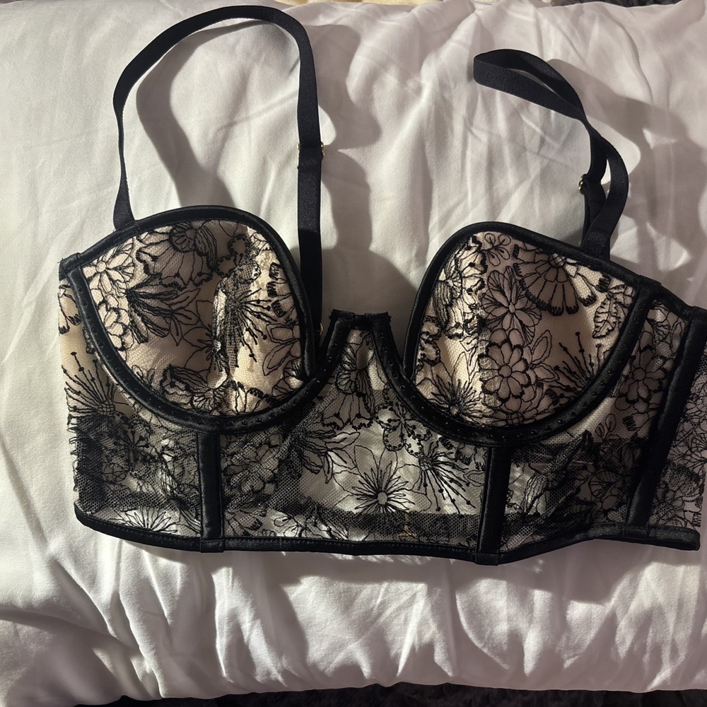 Victoria's Secret Very Sexy Balconet Bra32B Black/nude & Black Lace NWT's